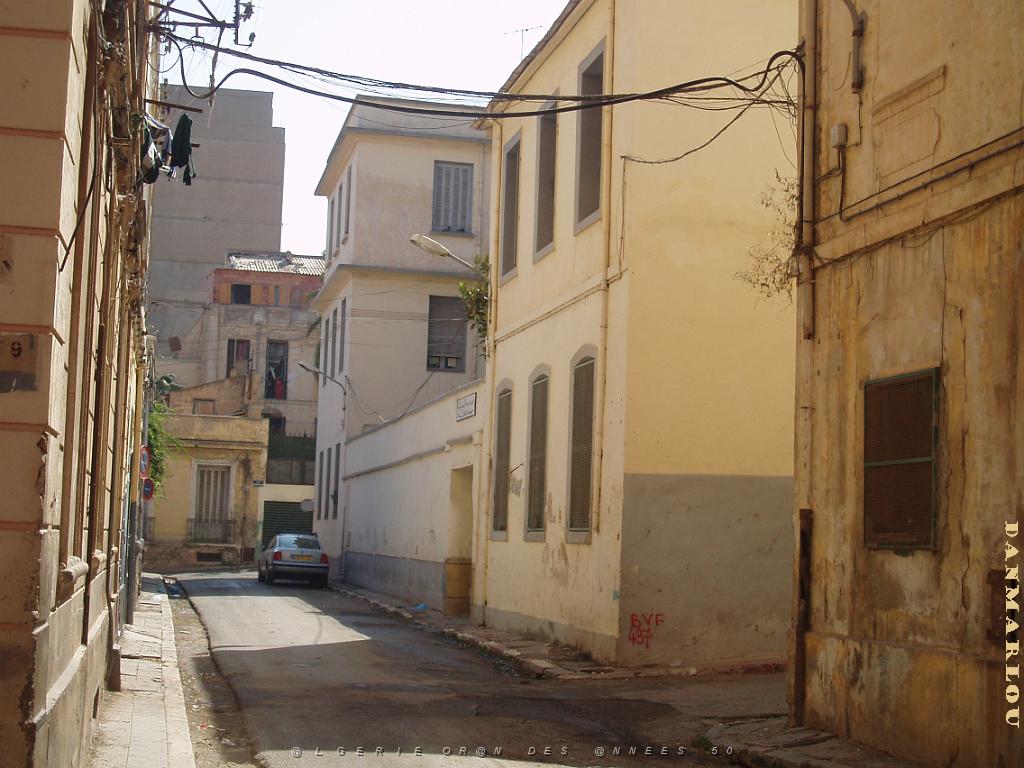 ORAN AOUT 2006 QUARTIER ST PIERRE  RUE ADJ. GABAIG AU FOND RUE BERANGER.JPG